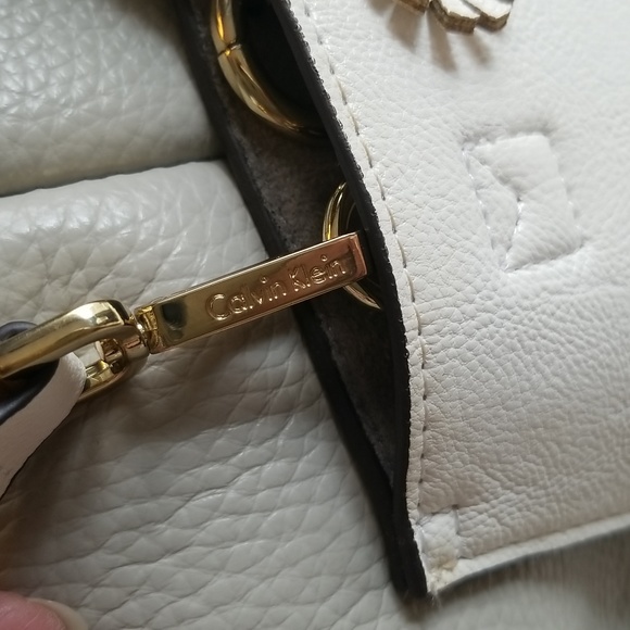 Calvin Klein Large, New W/O Tag White Leather Tote/Cross Body Bag, $60 - Picture 4 of 12